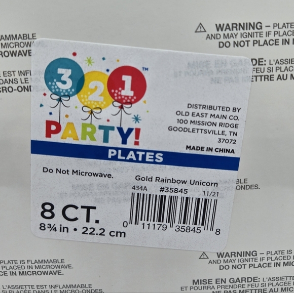 321 Party! Gold Rainbow Unicorn Square Party Plate 8 ct - Picture 4 of 5